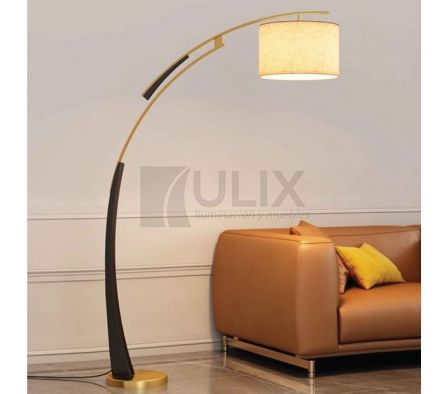 VELADOR PIE DORADO CON NEGRO PANTALLA TELA